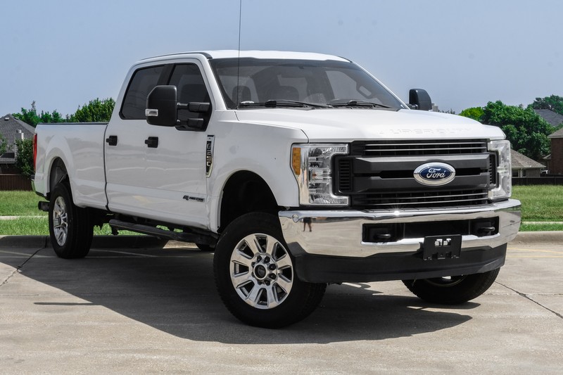 Ford Super Duty F-250 SRW Vehicle Full-screen Gallery Image 02