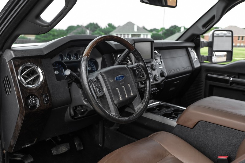 Ford Super Duty F-250 SRW Vehicle Full-screen Gallery Image 03