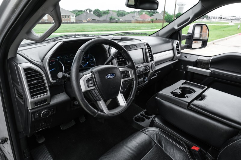Ford Super Duty F-250 SRW Vehicle Full-screen Gallery Image 03