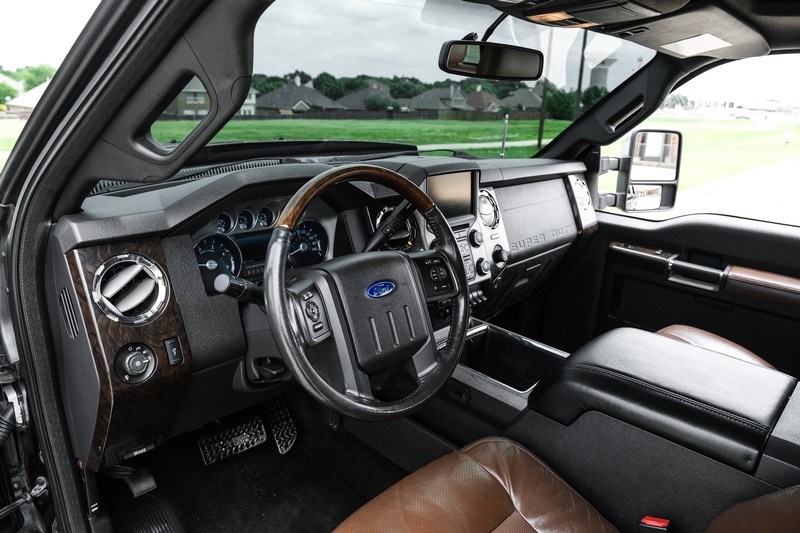 Ford Super Duty F-250 SRW Vehicle Full-screen Gallery Image 03