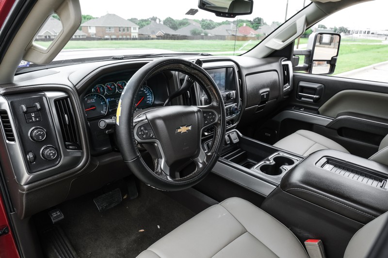 Chevrolet Silverado 2500HD Vehicle Full-screen Gallery Image 03