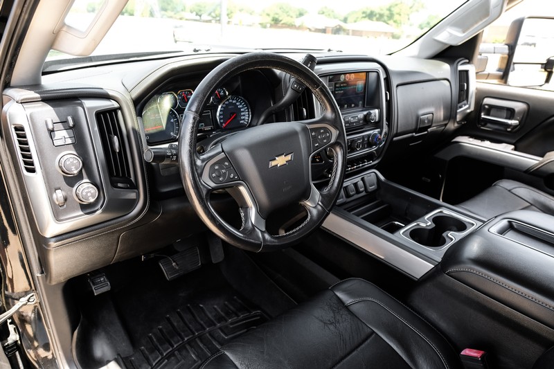 Chevrolet Silverado 2500HD Vehicle Full-screen Gallery Image 03