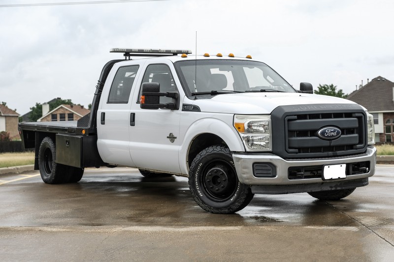 Ford Super Duty F-350 DRW Vehicle Full-screen Gallery Image 02