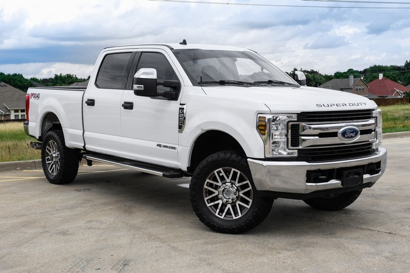 Ford Super Duty F-250 SRW Vehicle Full-screen Gallery Image 02