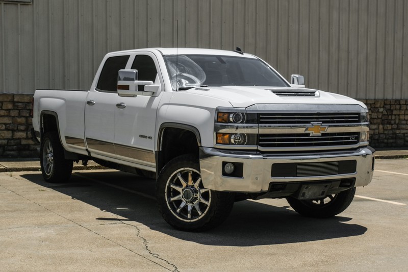 Chevrolet Silverado 2500HD Vehicle Full-screen Gallery Image 03