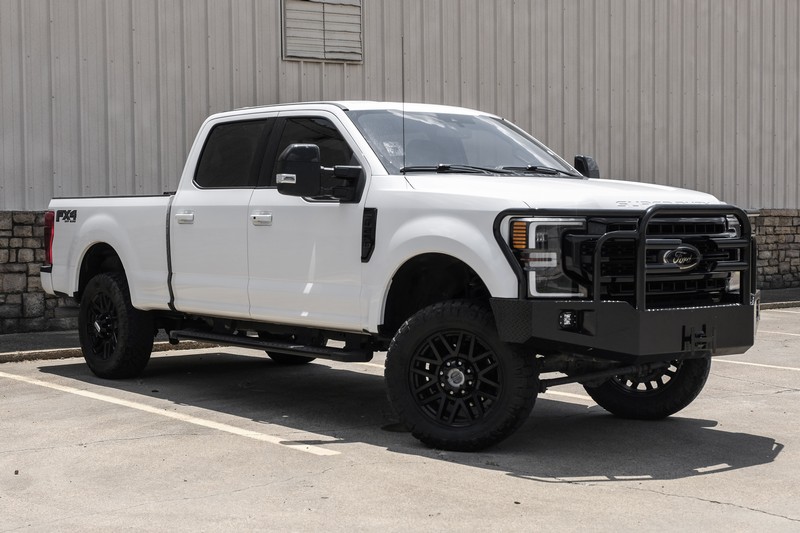 Ford Super Duty F-250 SRW Vehicle Full-screen Gallery Image 03