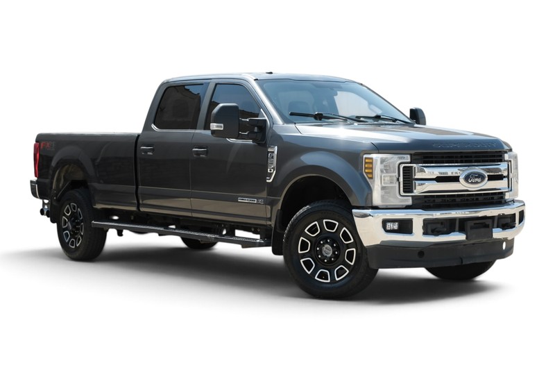 Ford Super Duty F-250 SRW Vehicle Full-screen Gallery Image 01