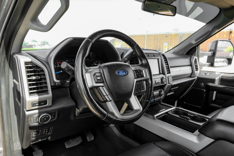 Ford Super Duty F-250 SRW Vehicle Full-screen Gallery Image 03