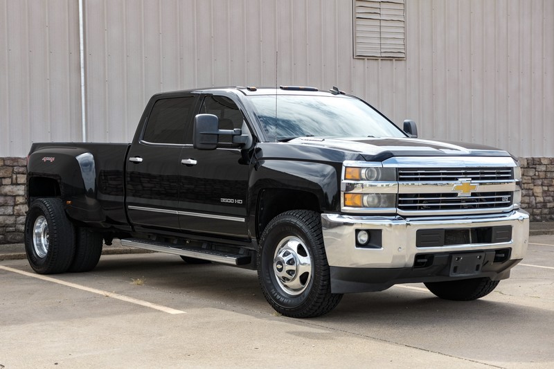 Chevrolet Silverado 3500HD Vehicle Full-screen Gallery Image 02