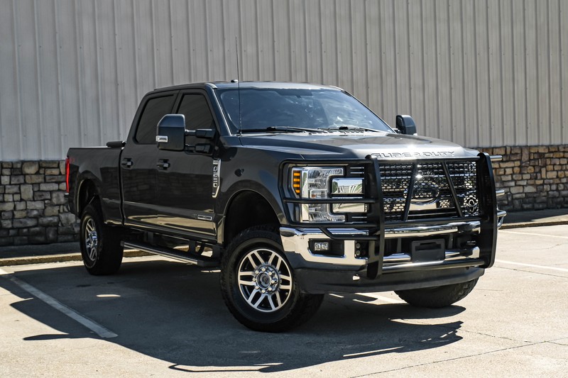 Ford Super Duty F-250 SRW Vehicle Full-screen Gallery Image 02