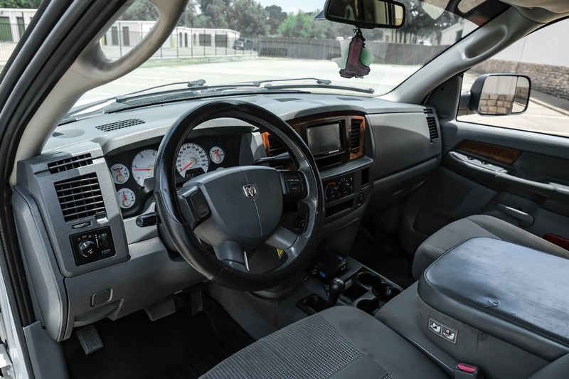 Dodge Ram Vehicle Full-screen Gallery Image 03