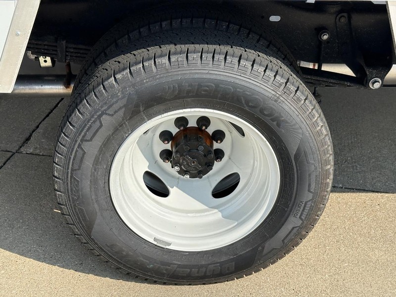 Ford E-Series Cutaway Vehicle Full-screen Gallery Image 5