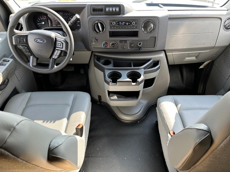 Ford E-Series Cutaway Vehicle Full-screen Gallery Image 7