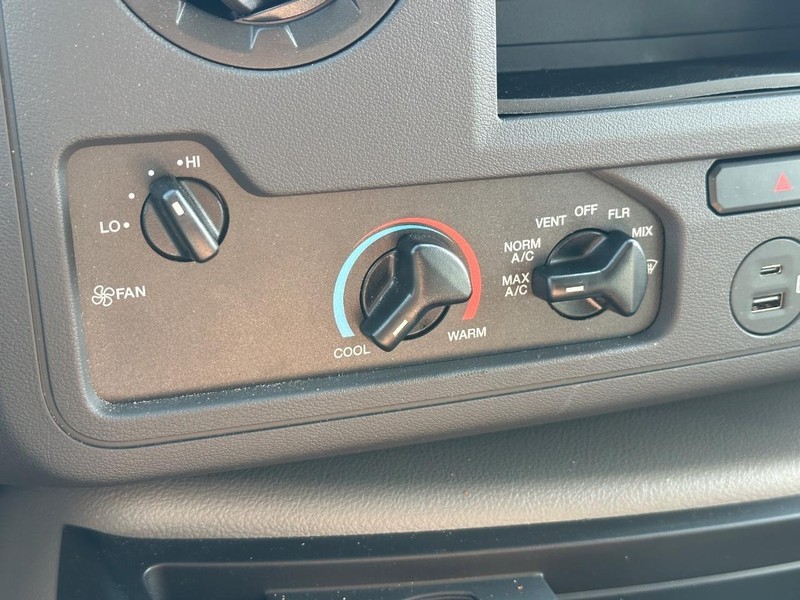 Ford E-Series Cutaway Vehicle Full-screen Gallery Image 11