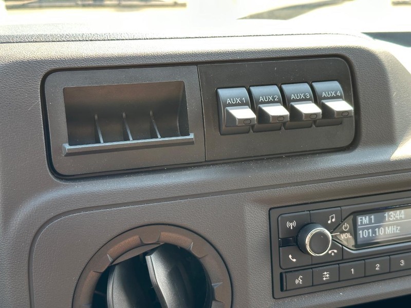 Ford E-Series Cutaway Vehicle Full-screen Gallery Image 12