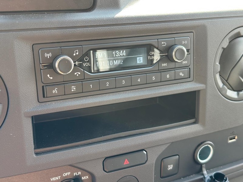 Ford E-Series Cutaway Vehicle Full-screen Gallery Image 13