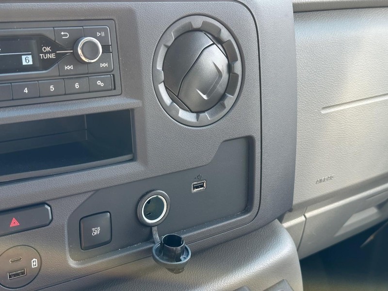 Ford E-Series Cutaway Vehicle Full-screen Gallery Image 14