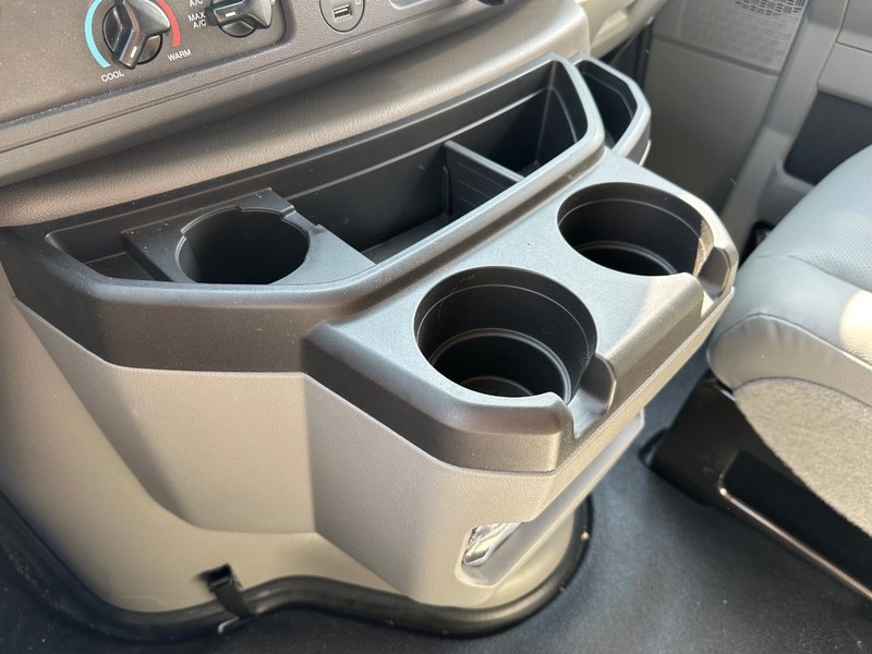 Ford E-Series Cutaway Vehicle Full-screen Gallery Image 15