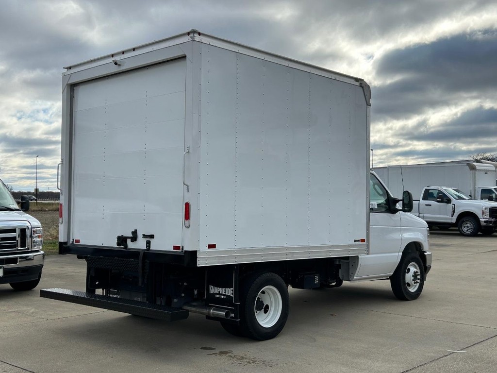 Ford E-Series Cutaway Vehicle Full-screen Gallery Image 5