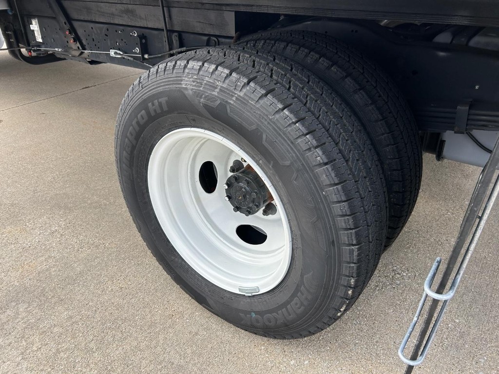 Ford E-Series Cutaway Vehicle Full-screen Gallery Image 15