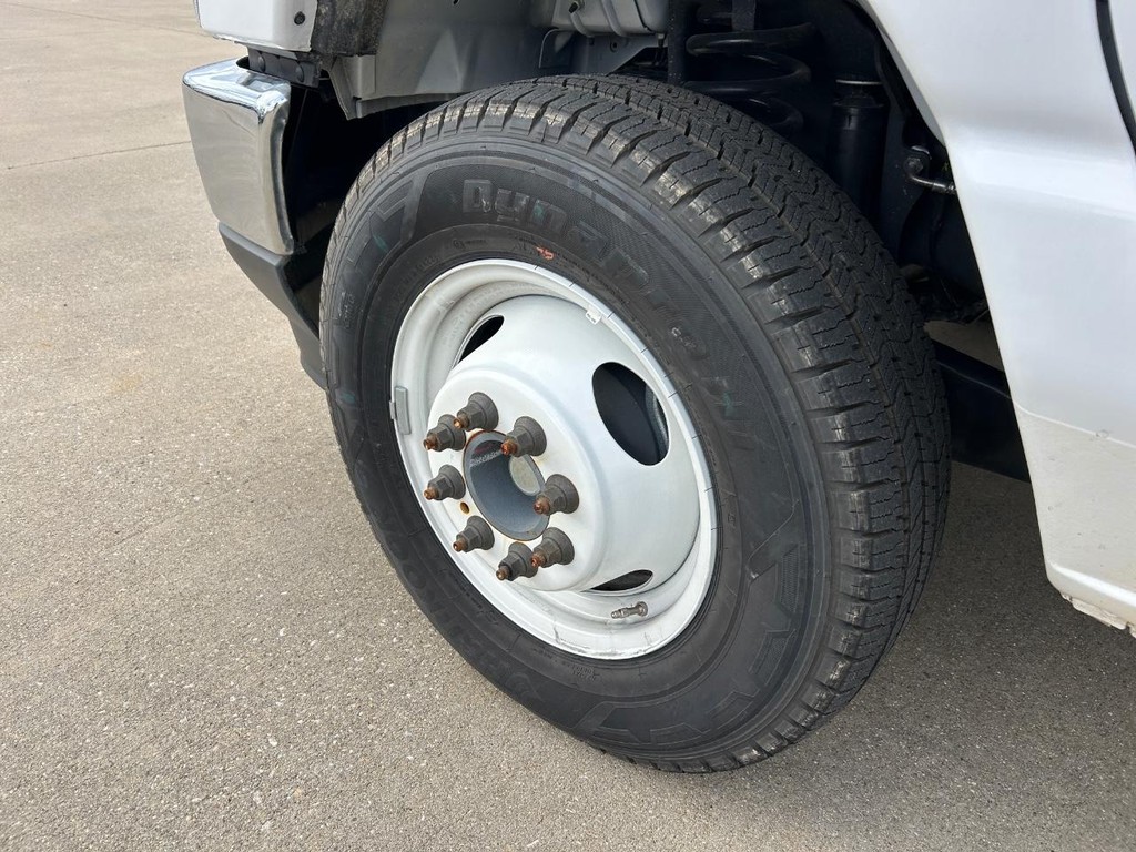 Ford E-Series Cutaway Vehicle Full-screen Gallery Image 16