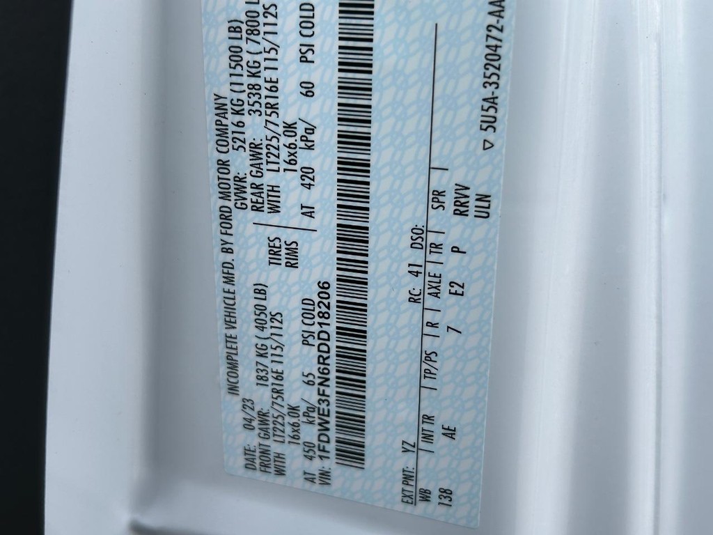 Ford E-Series Cutaway Vehicle Full-screen Gallery Image 17