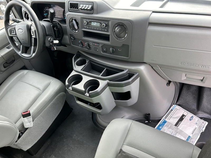 Ford E-Series Cutaway Vehicle Full-screen Gallery Image 11