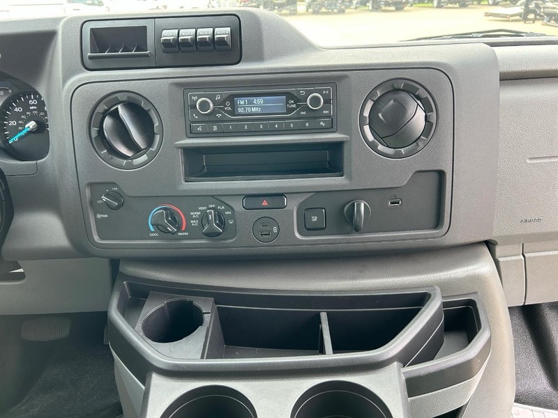 Ford E-Series Cutaway Vehicle Full-screen Gallery Image 12