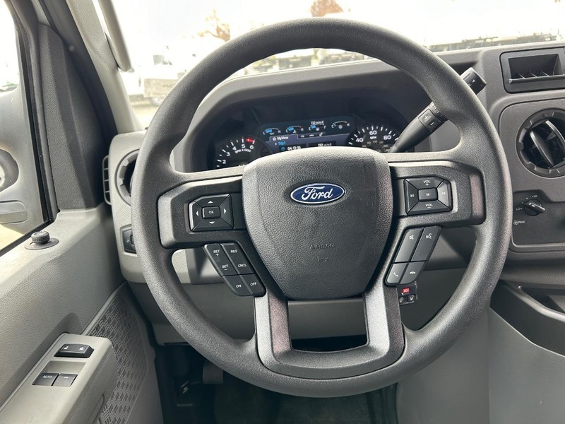 Ford E-Series Cutaway Vehicle Full-screen Gallery Image 13