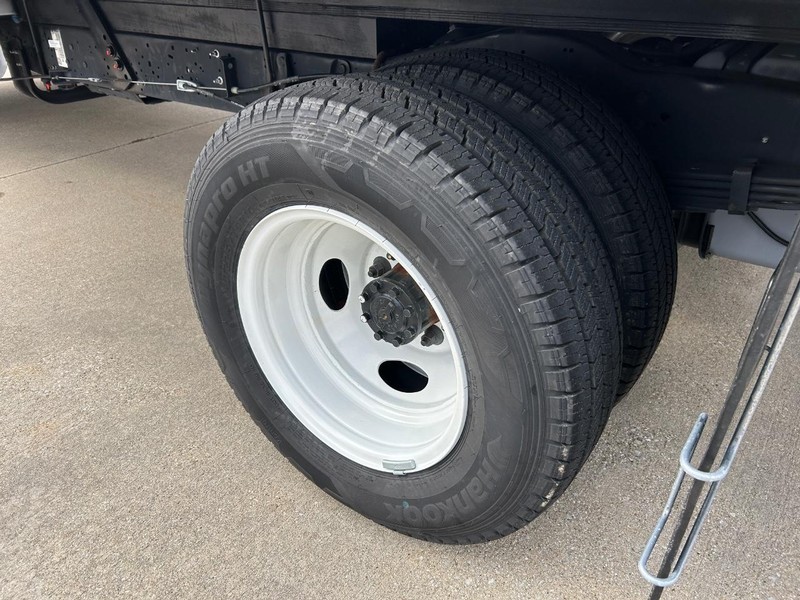 Ford E-Series Cutaway Vehicle Full-screen Gallery Image 15