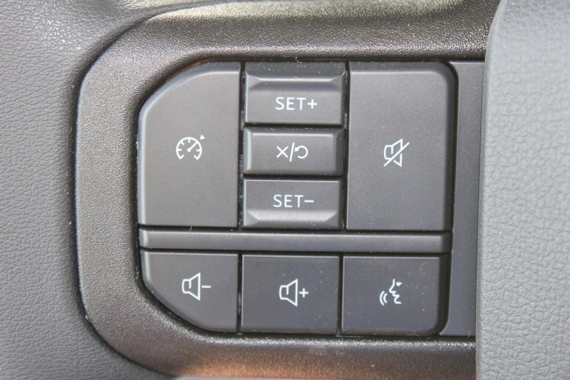 Ford Super Duty F-250 SRW Vehicle Full-screen Gallery Image 4