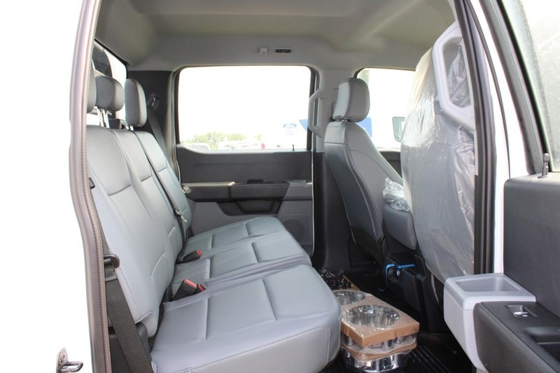 Ford Super Duty F-250 SRW Vehicle Full-screen Gallery Image 8