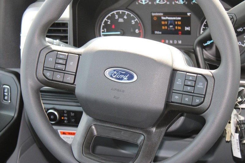 Ford Super Duty F-250 SRW Vehicle Full-screen Gallery Image 10
