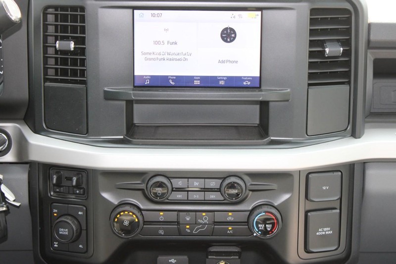 Ford Super Duty F-250 SRW Vehicle Full-screen Gallery Image 11