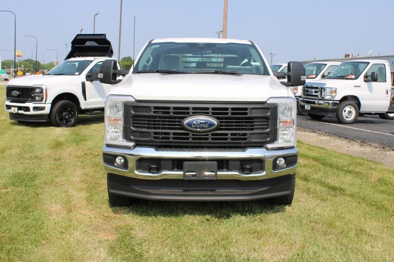 Ford Super Duty F-250 SRW Vehicle Full-screen Gallery Image 13