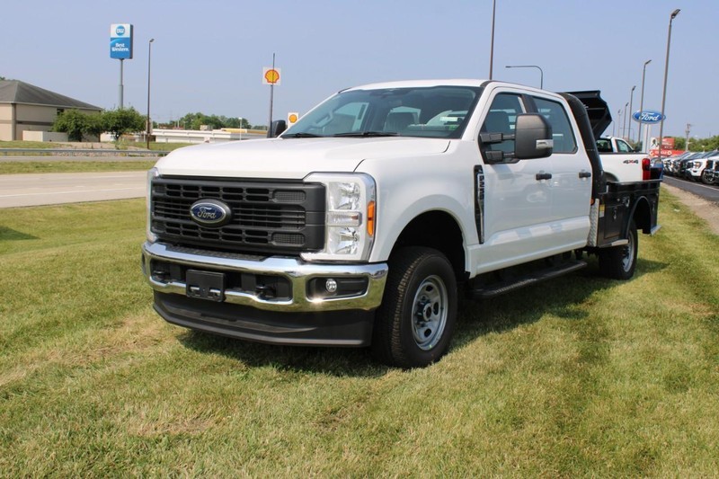 Ford Super Duty F-250 SRW Vehicle Full-screen Gallery Image 14