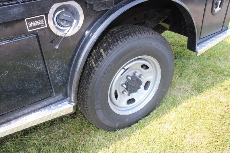 Ford Super Duty F-250 SRW Vehicle Full-screen Gallery Image 17