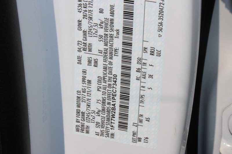 Ford Super Duty F-250 SRW Vehicle Full-screen Gallery Image 18