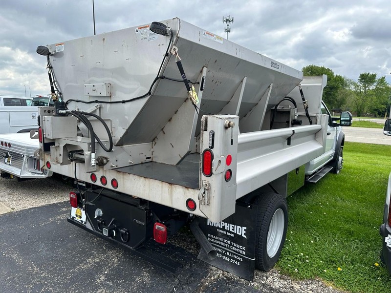 Ford Super Duty F-550 DRW Vehicle Full-screen Gallery Image 2