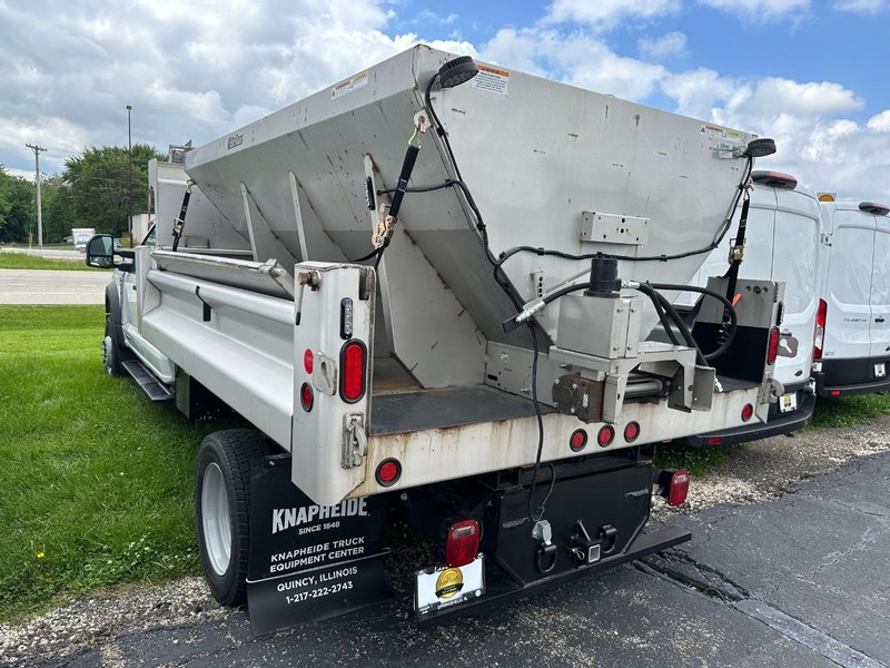 Ford Super Duty F-550 DRW Vehicle Full-screen Gallery Image 3