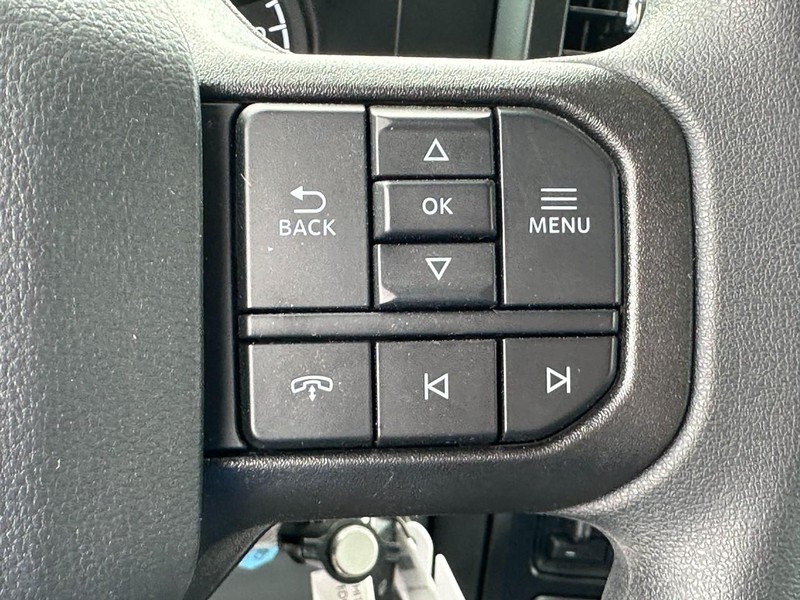 Ford Super Duty F-550 DRW Vehicle Full-screen Gallery Image 9