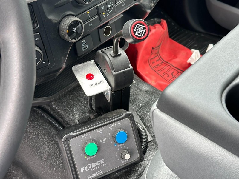 Ford Super Duty F-550 DRW Vehicle Full-screen Gallery Image 14