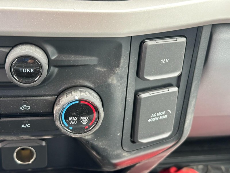 Ford Super Duty F-550 DRW Vehicle Full-screen Gallery Image 15