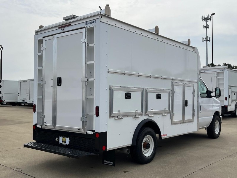 Ford E-Series Cutaway Vehicle Full-screen Gallery Image 3