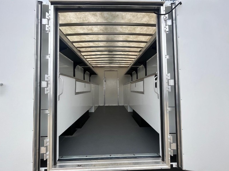 Ford E-Series Cutaway Vehicle Full-screen Gallery Image 5