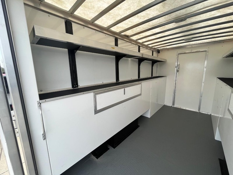 Ford E-Series Cutaway Vehicle Full-screen Gallery Image 6