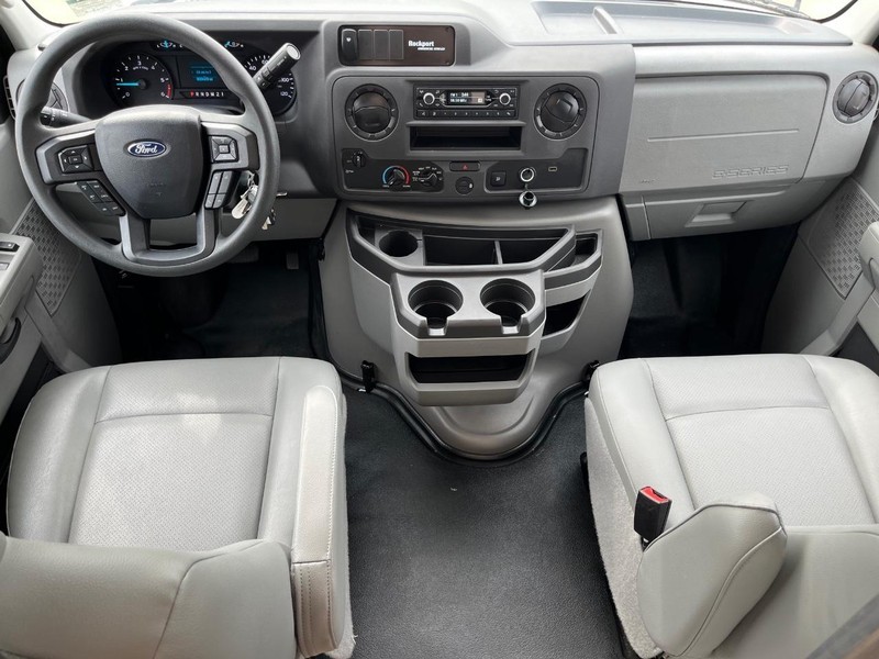 Ford E-Series Cutaway Vehicle Full-screen Gallery Image 9