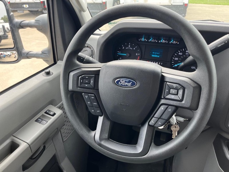 Ford E-Series Cutaway Vehicle Full-screen Gallery Image 10