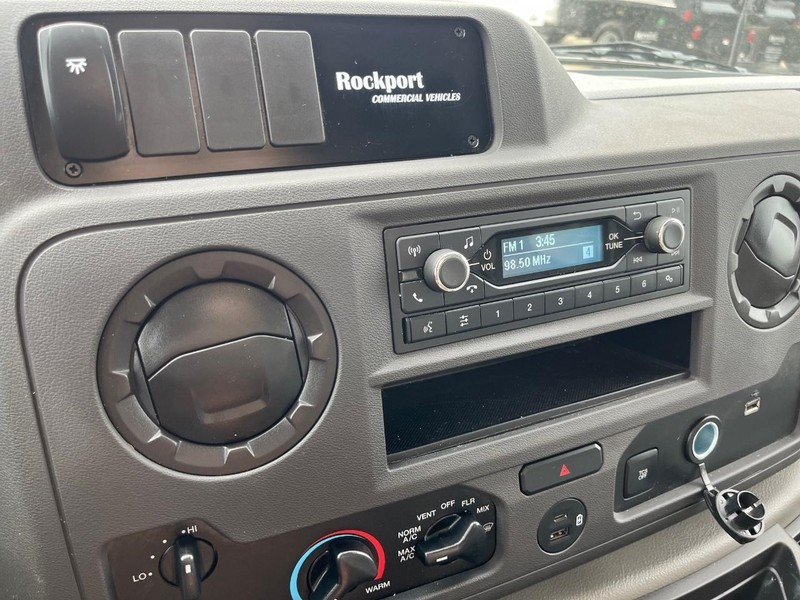 Ford E-Series Cutaway Vehicle Full-screen Gallery Image 13