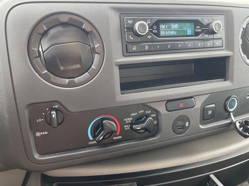 Ford E-Series Cutaway Vehicle Full-screen Gallery Image 14